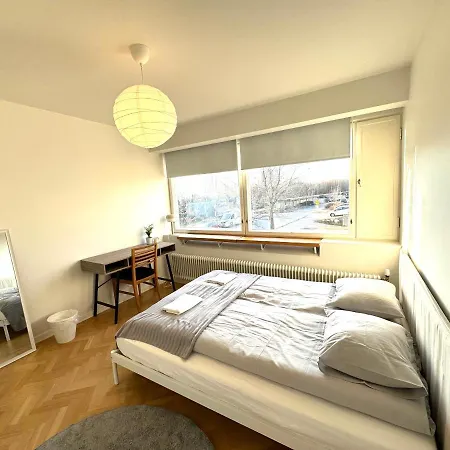 Simplestay Airport Vendégház *